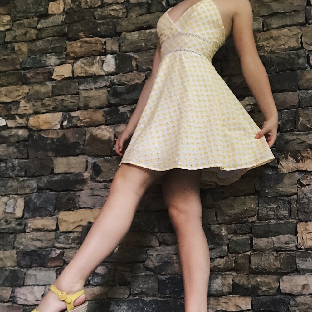 New Francesca’s white and yellow a-line minidress